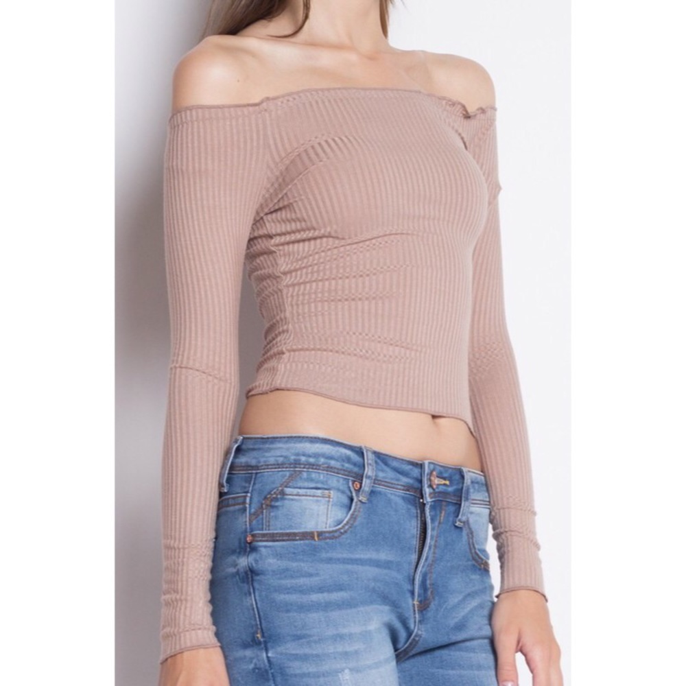 RIBBED OFF THE SHOULDER CROP TOP
